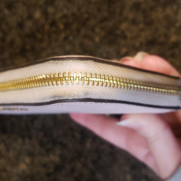 Michael Kors Wallet - Picture 10 of 11